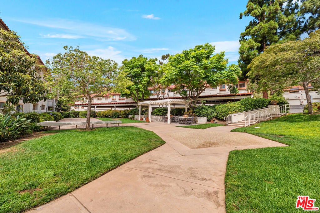 501 Palisades Drive 207