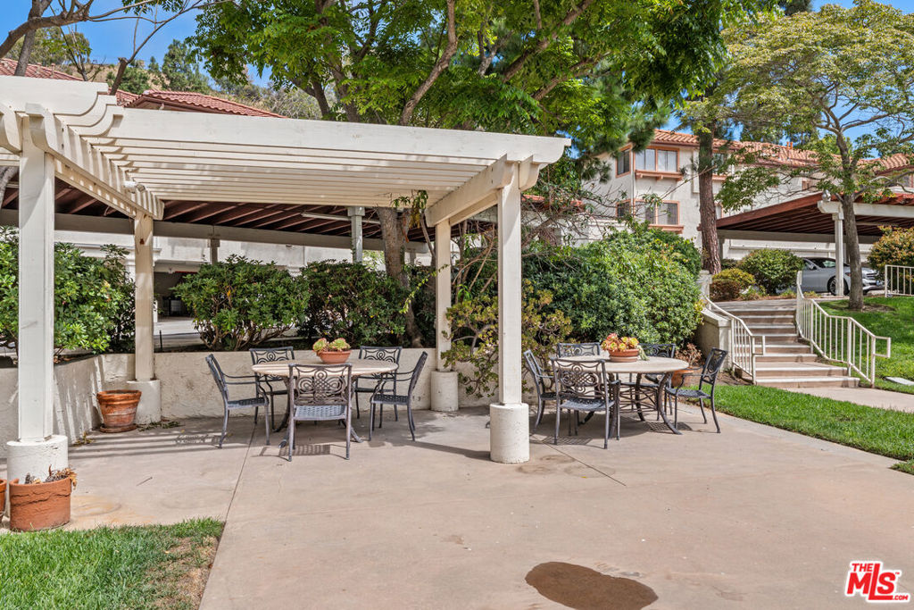 501 Palisades Drive 207