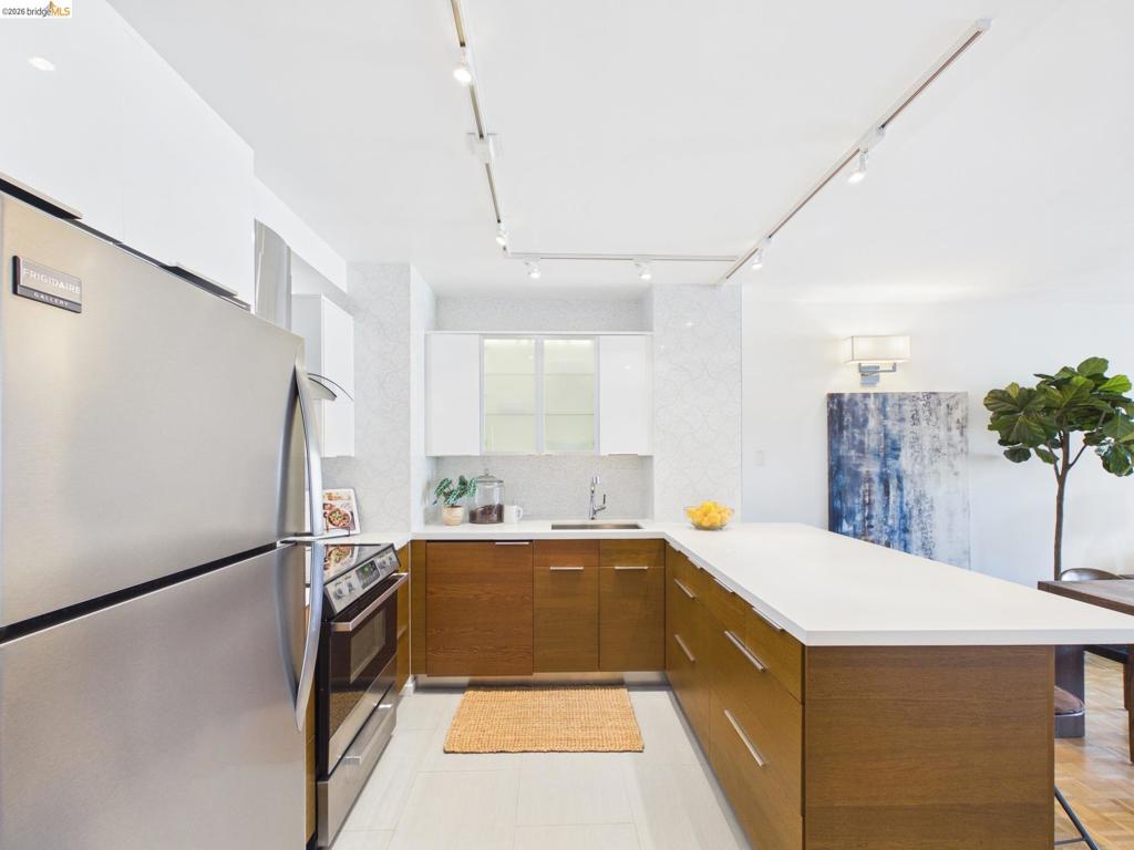 320 Lee St 303