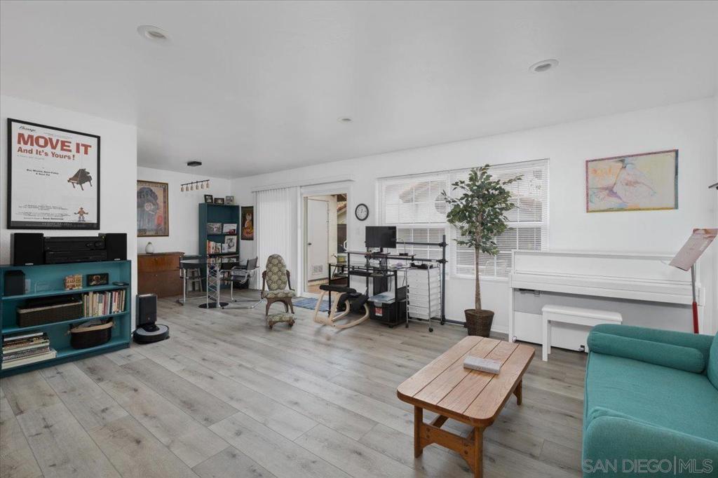 1651 S Juniper St 242