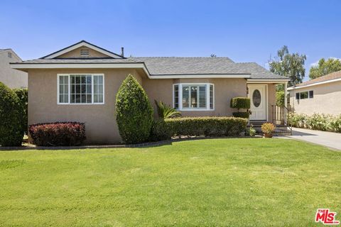 Photo of 17630 Kittridge Street, Lake Balboa, CA 91406 (MLS # 26838915)
