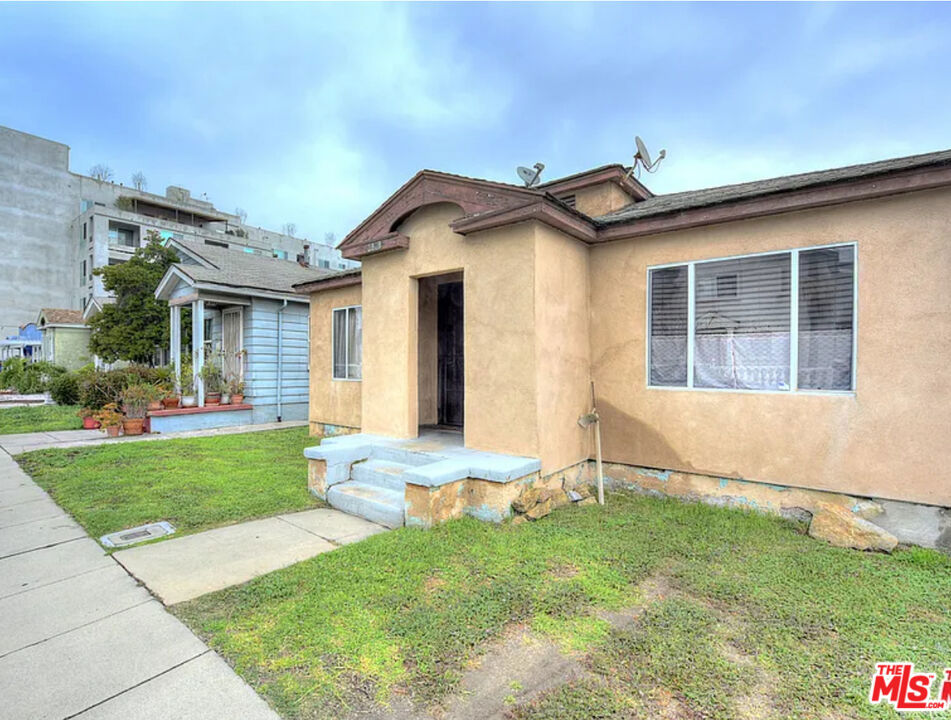3828 Goldwyn Terrace