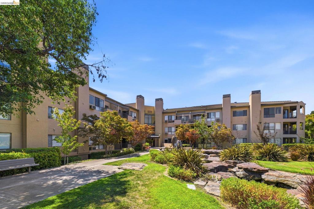 39206 Guardino Dr DR 302, Fremont CA 94538