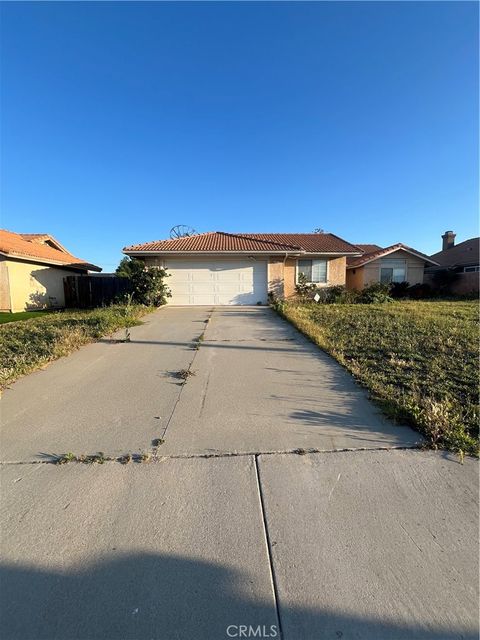 1437 W Banyon Street Rialto CA 92377