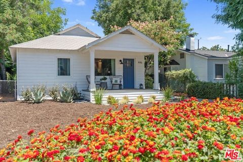 Photo of 446 N California Street, Burbank, CA 91505 (MLS # 26662337)