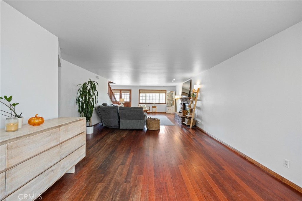 Country Square (CSQ) - Residential