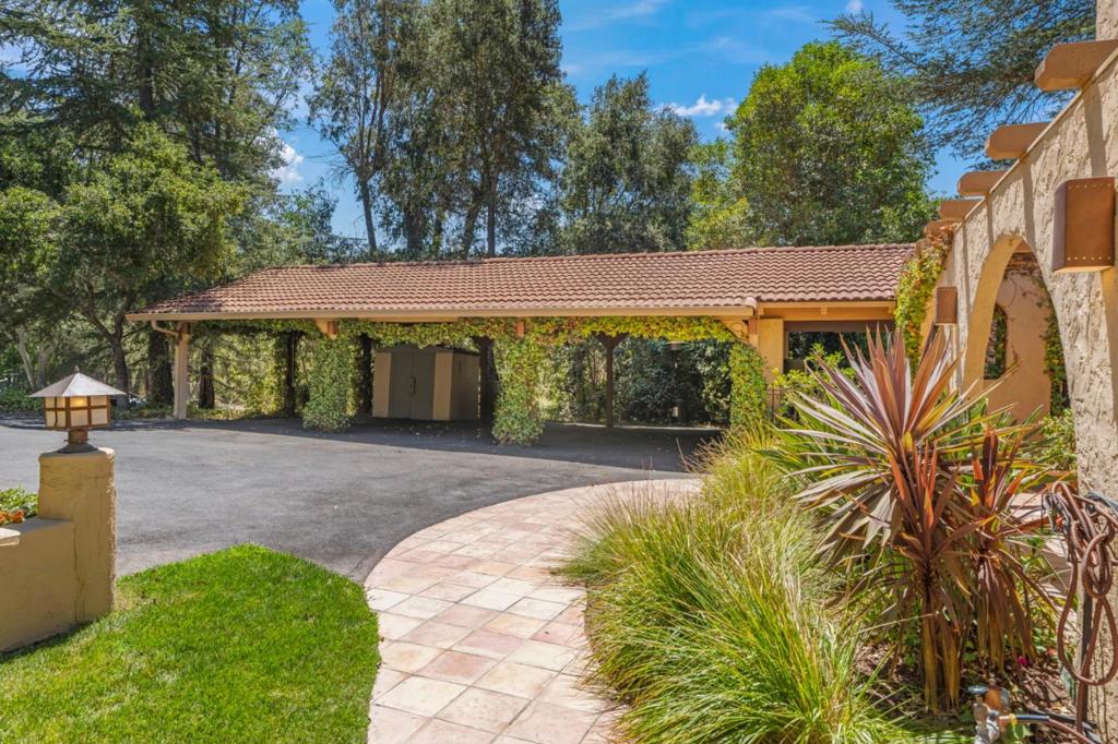 8103 Crestview Court
