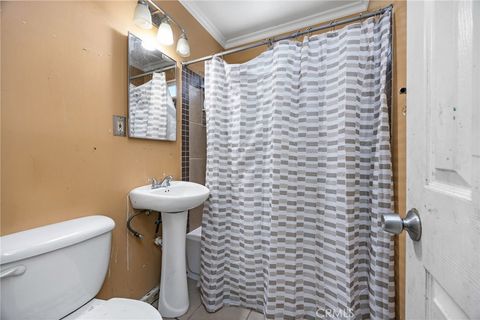 Tiny photo for 915 Alta St, Redlands, CA 92374 (MLS # PW26049721)