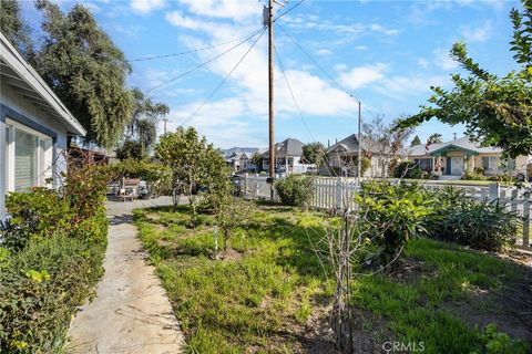 Tiny photo for 915 Alta St, Redlands, CA 92374 (MLS # PW26049721)