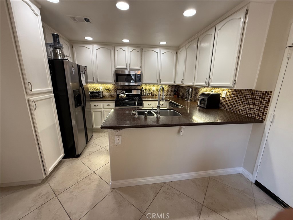 Tierra Linda (TLI) - Residential Lease