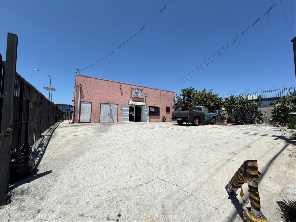 6130 S Van Ness