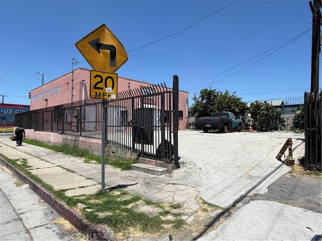 6130 S Van Ness