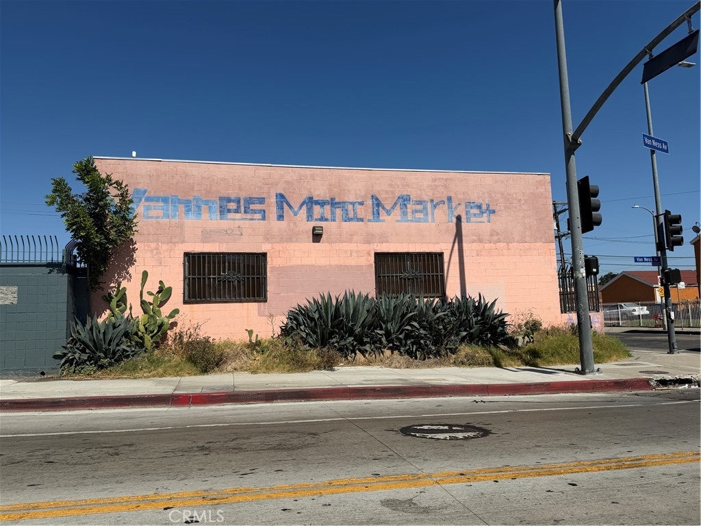 6130 S Van Ness