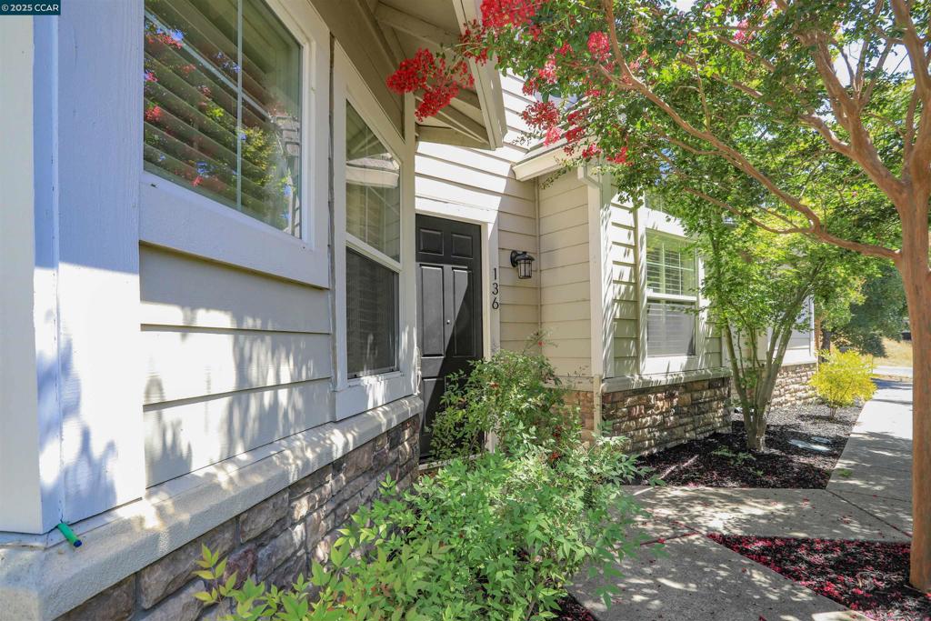 136 Sugarloaf Ct