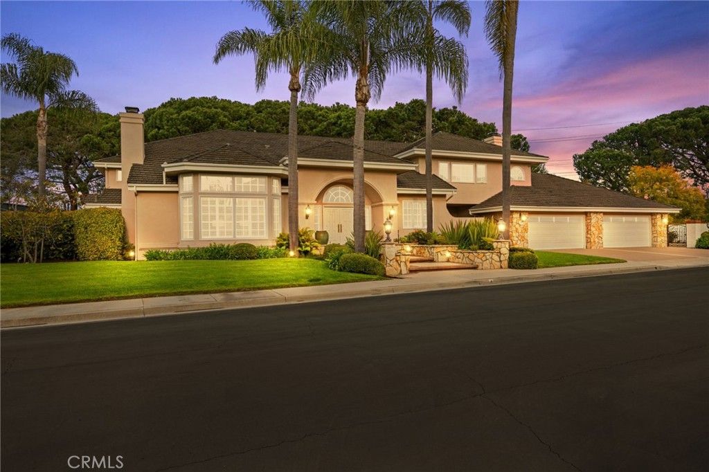 Photo of 4 Huntington Court, Newport Beach, CA 92660 (MLS # NP25279838)