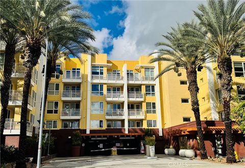 Photo of 21301 Erwin Street #402, Woodland Hills, CA 91367 (MLS # SR25240162) Photo of 21301 Erwin Street #402, Woodland Hills, CA 91367 (MLS # SR25240162)