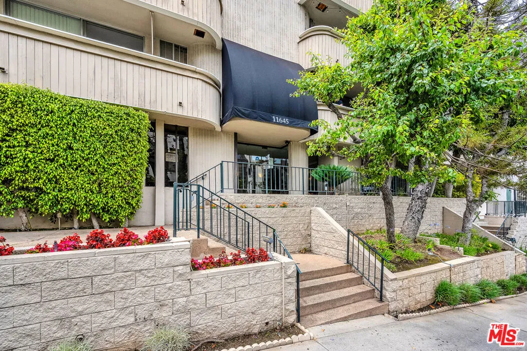 Los Angeles, California 90049, United States, 2 Bedrooms Bedrooms, ,1 BathroomBathrooms,Residential,Active,195179