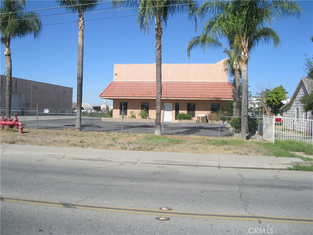 1262 S Santa Fe