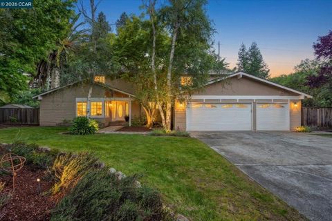 Photo of 651 Derbyshire Pl Pl, Danville, CA 94526 (MLS # 41132737)