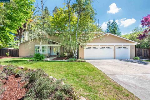 Photo of 651 Derbyshire Pl Pl, Danville, CA 94526 (MLS # 41132737)