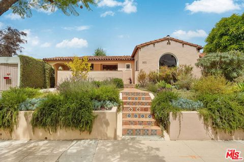 Photo of 901 S Ogden Drive, Los Angeles, CA 90036 (MLS # 26807953)