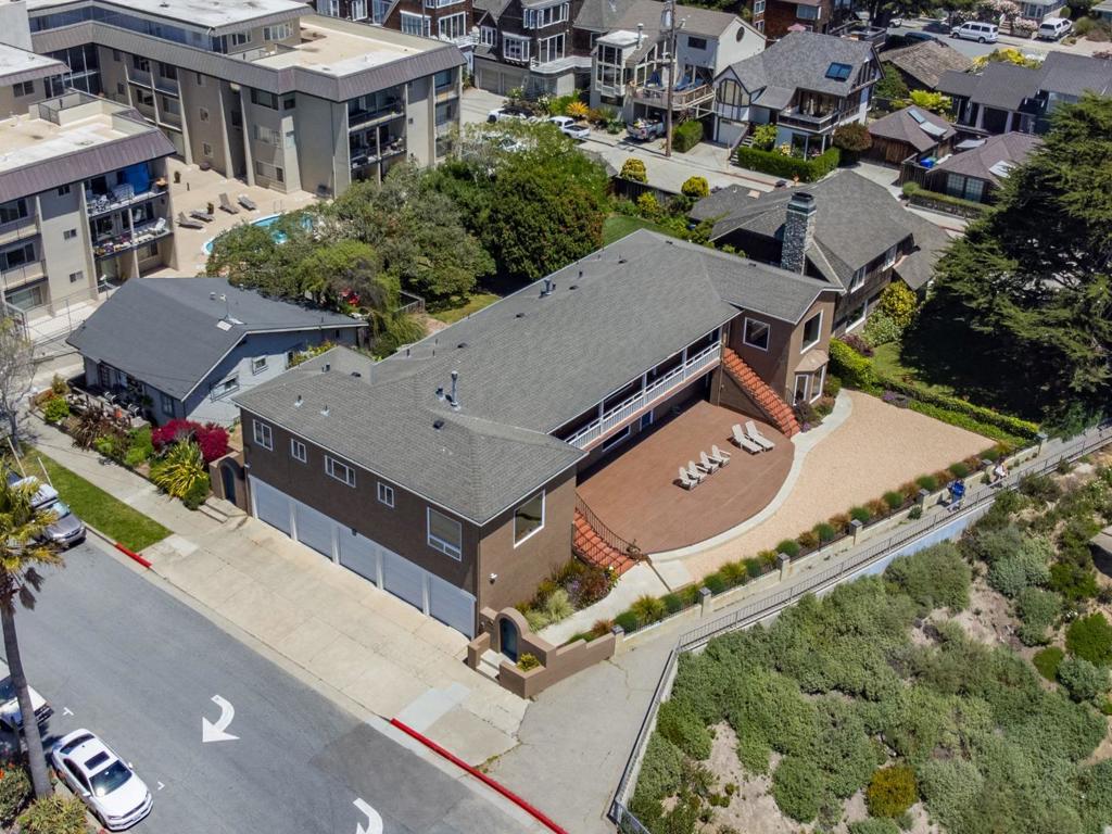 1703 East Cliff Drive