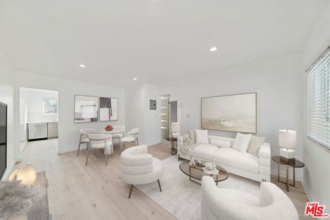 Photo of 252 S New Hampshire Ave #11, Los Angeles, CA 90004 (MLS # 25628767)