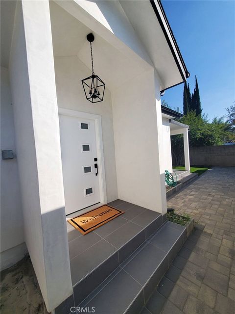 Photo of 9612 Rudnick Avenue, Chatsworth, CA 91311 (MLS # SR25180997)