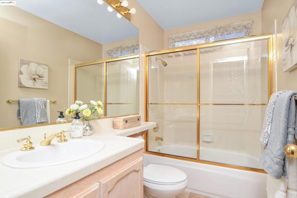 DISCOVERY BAY COUNTRY CLUB - Residential