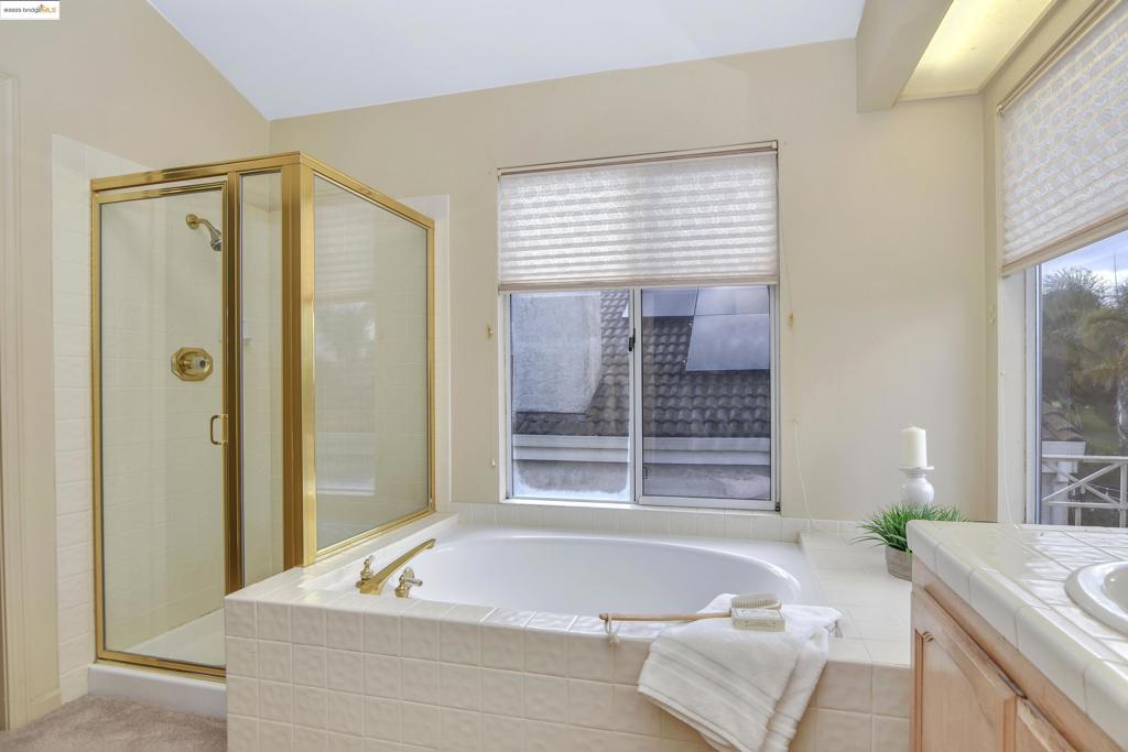 DISCOVERY BAY COUNTRY CLUB - Residential