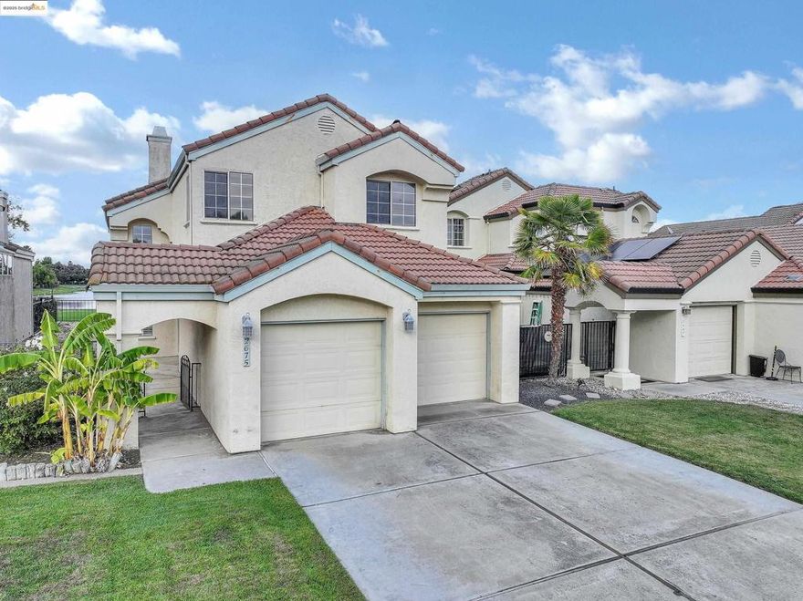 Welcome to The Country Club in Discovery Bay! Beautiful gated community surrounded by a very well manicured golf course & small water lakes. Walk into a bright & open living room with high ceilings,  dining room and a bar area with a dual fire place which adds warmth to both the living room & family room simultaneously! The spacious kitchen features a dining area & overlooks the open & cozy family room with a glass door that leads to the low maintenance rear yard overlooking the greens & lake perfect for your morning coffee & evening sunsets. The upper level features 3 bedrooms & 2 full bathrooms. The spacious primary suite features a large bathroom with a large dual sink vanity, a shower stall & separate large bath tub plus a private balcony overlooking the fairway & lakes. Newer HVAC & Carpet. Great location, no front neighbors, walking distance to the marina, restaurants & shops. Close to Hwy 4 & Vasco Rd. Don't Miss Out!