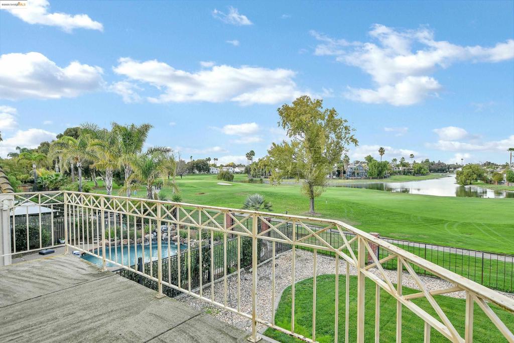 DISCOVERY BAY COUNTRY CLUB - Residential