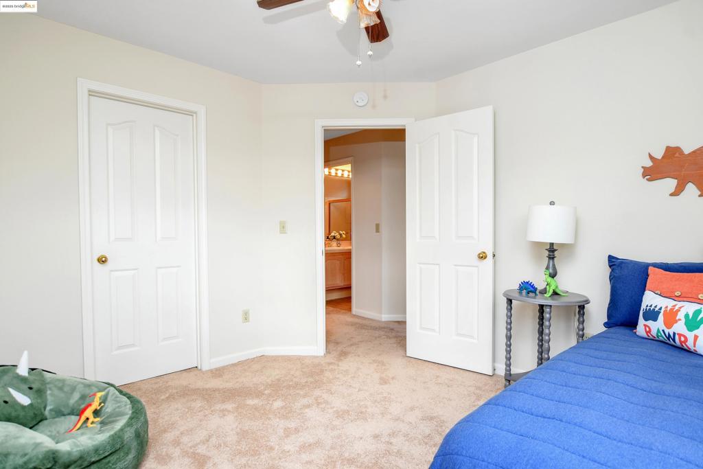 DISCOVERY BAY COUNTRY CLUB - Residential