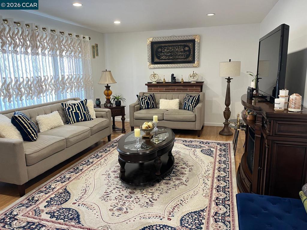 1078 1078 Via Enrico