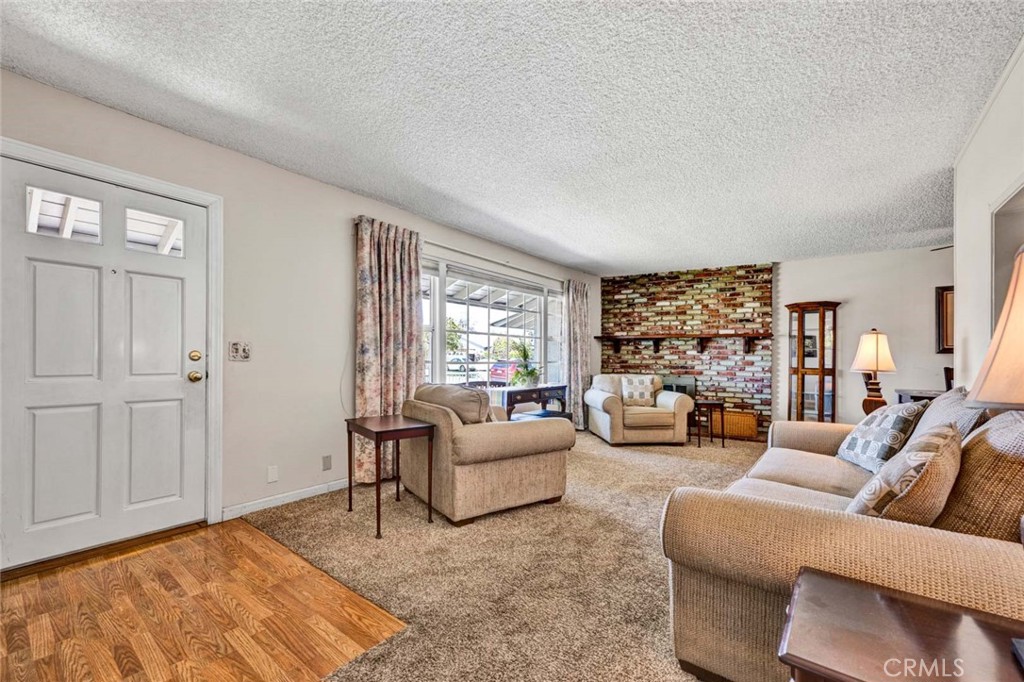 3222 W Sunview