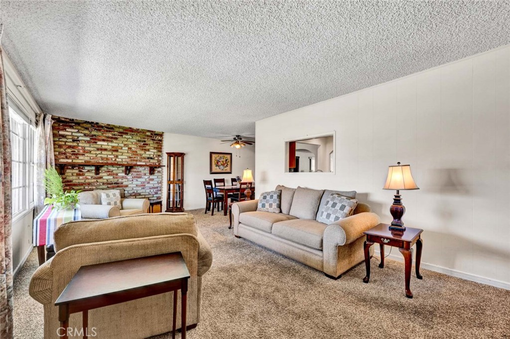 3222 W Sunview