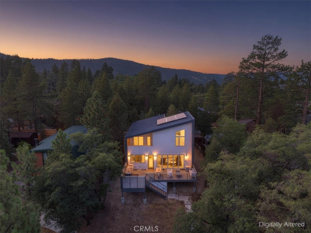 693 Villa Grove