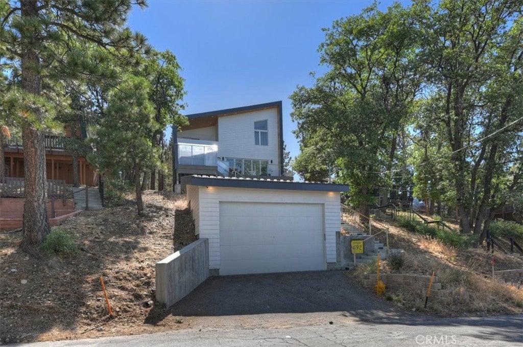 693 Villa Grove