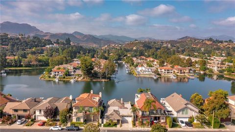 Photo of 32200 Oakshore Dr, Westlake Village, CA 91361 (MLS # SR26027118)