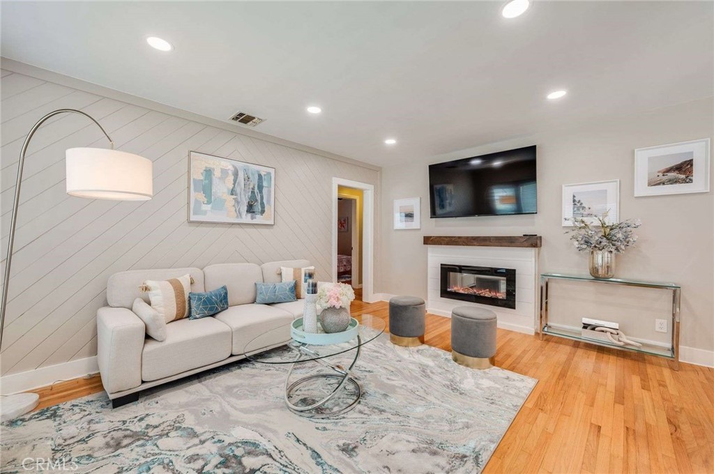 Lakewood Park/North of Del Amo (LND) - Residential