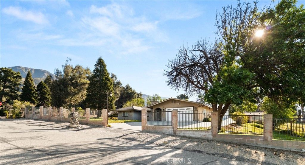 Photo of 903 Greenwood Ave, San Bernardino, CA 92407 (MLS # CV26063625)