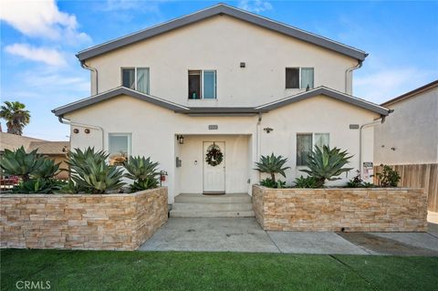 Photo of 152 W 111th Place, Los Angeles, CA 90061 (MLS # SR26025327)