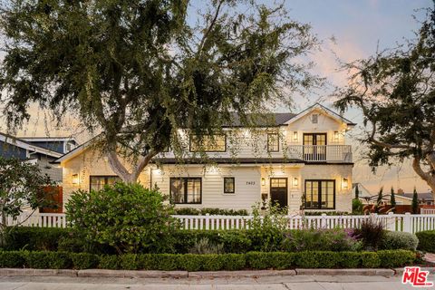 Photo of 7403 Stewart Avenue, Los Angeles, CA 90045 (MLS # 25598371)