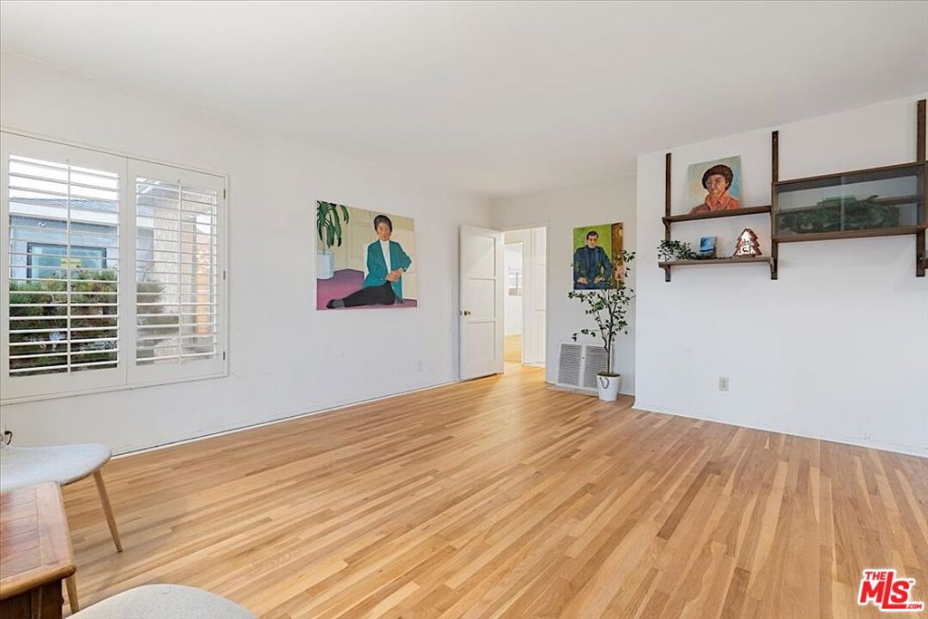 5343 Janisann Avenue