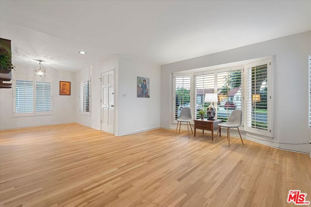 5343 Janisann Avenue