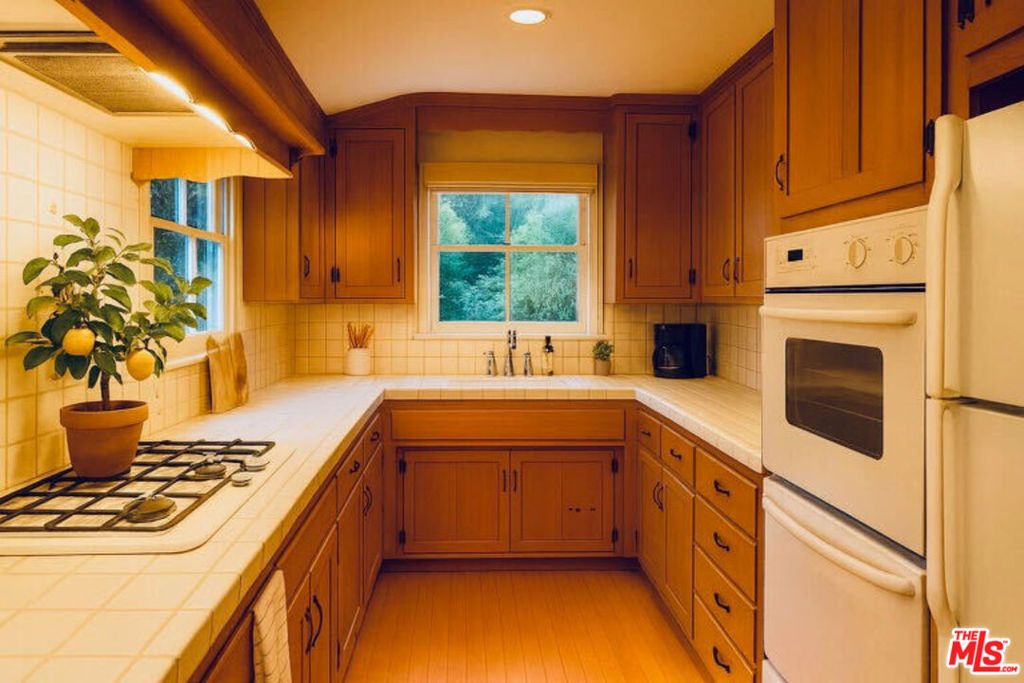 Photo of 14807 Round Valley Drive, Sherman Oaks, CA 91403 (MLS # 25604991)