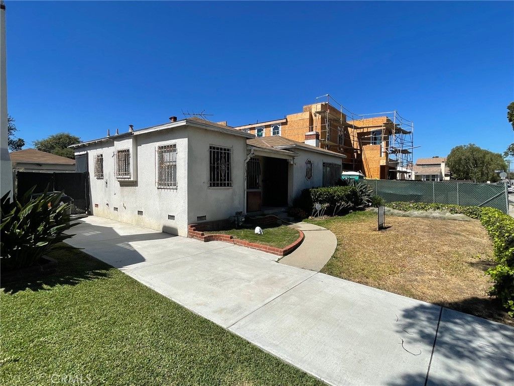 Photo of 3007 S Canfield Avenue, Los Angeles, CA 90034 (MLS # PV25213176)