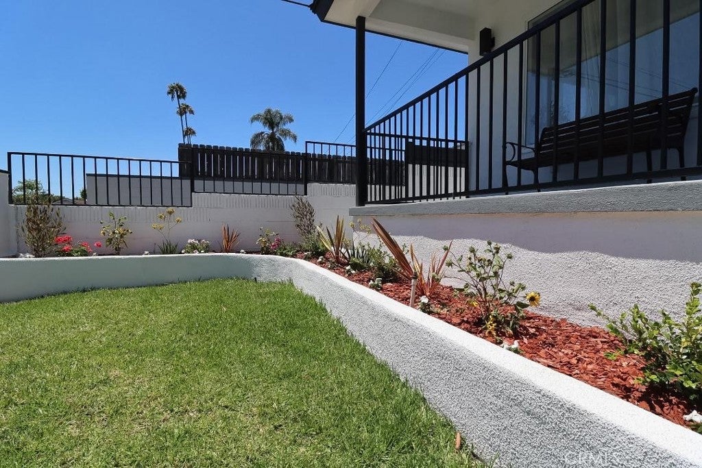 1839 W 35th Place