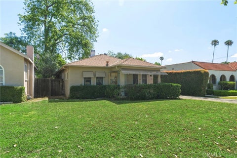 Photo of 70 S Parkwood Ave, Pasadena, CA 91107 (MLS # AR26087452)