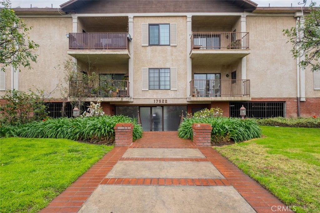 17522 Sherman Way 202, Van Nuys CA 91406